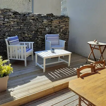 La Au Fond Du Jardin Holiday home *