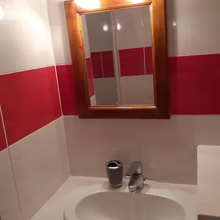 La Au Fond Du Jardin בית נופש Montrodat