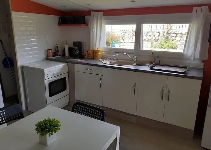 La Au Fond Du Jardin